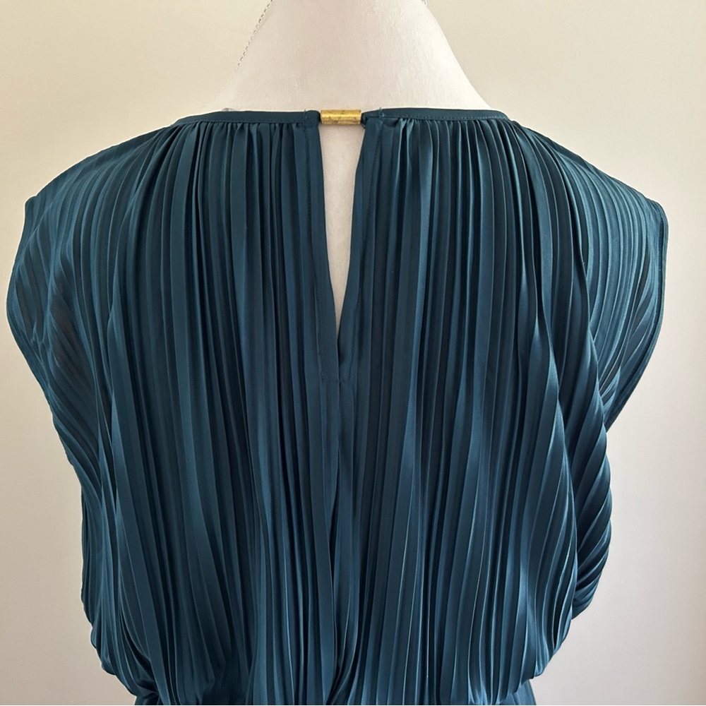 Pretty Green Pleated Dress - Picture 5 of 6